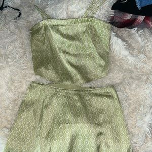cute two piece set skirt/shirt stretchy material worn once xs-small